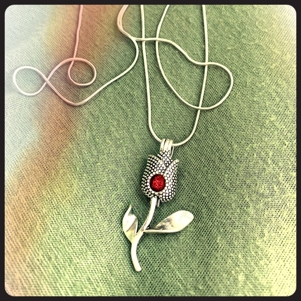 Rose Pearl Pendant Necklace